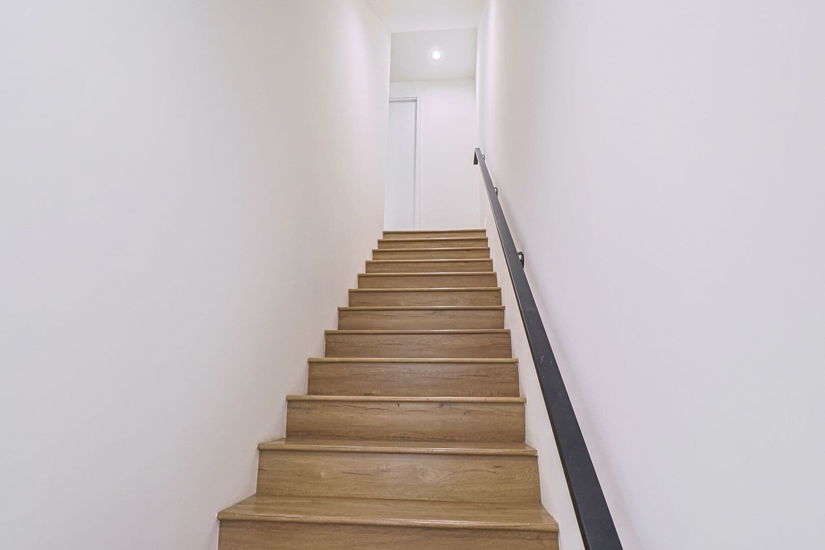 Los Angeles Apartment: 161 S Hoover St