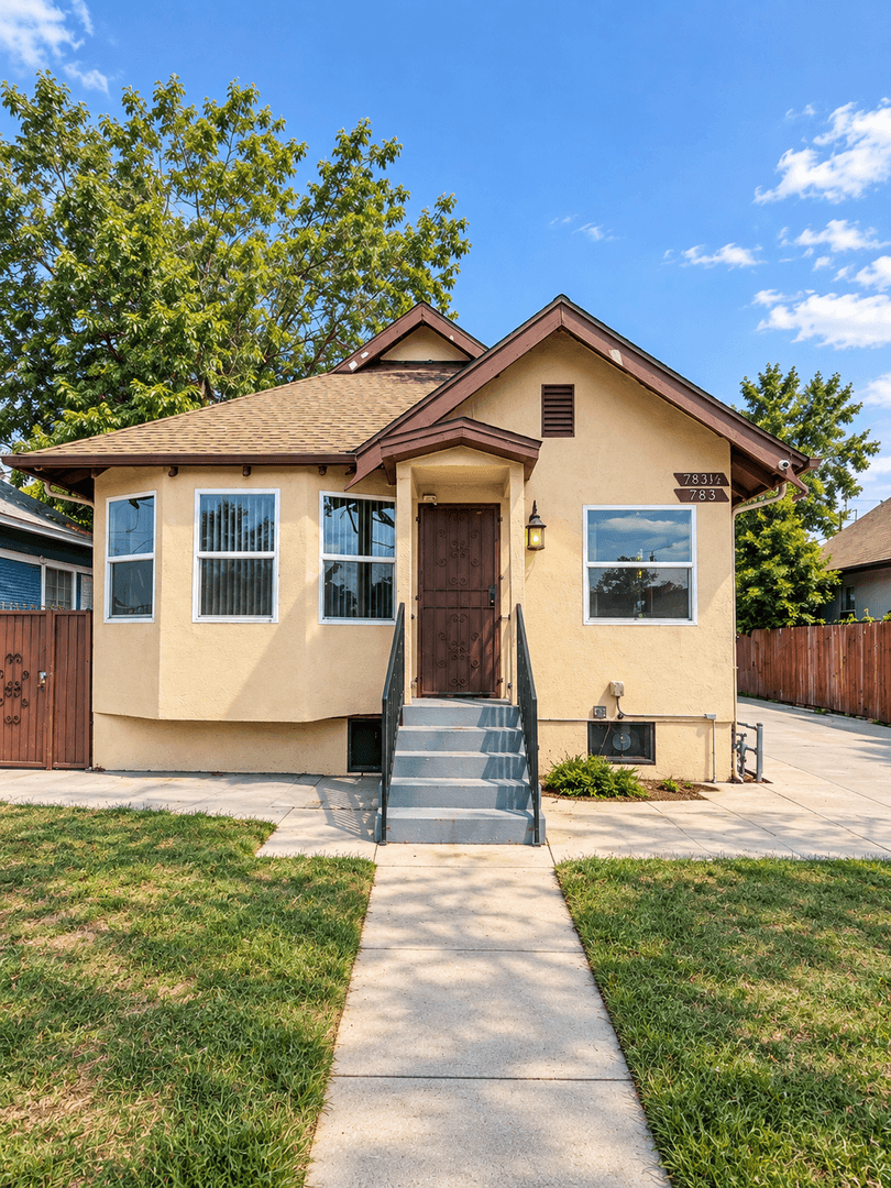 Los Angeles House: 783 E 47th St