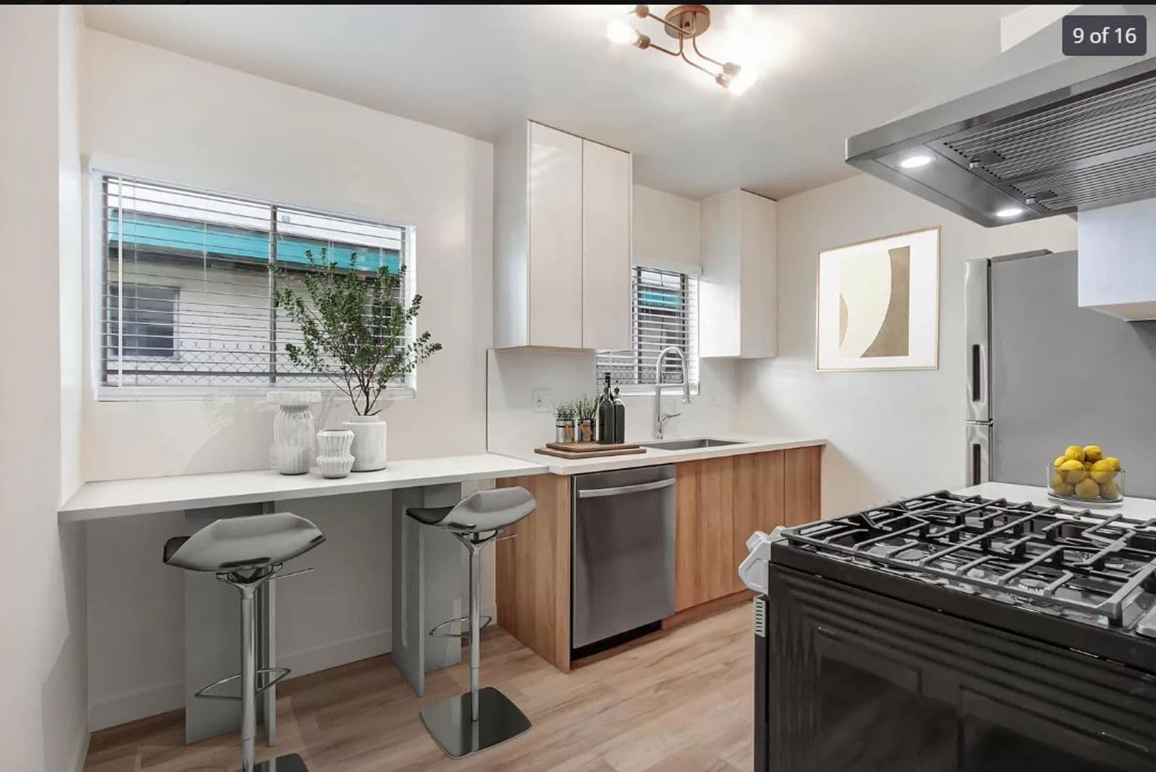 Burbank Apartment: 2001 Peyton Ave