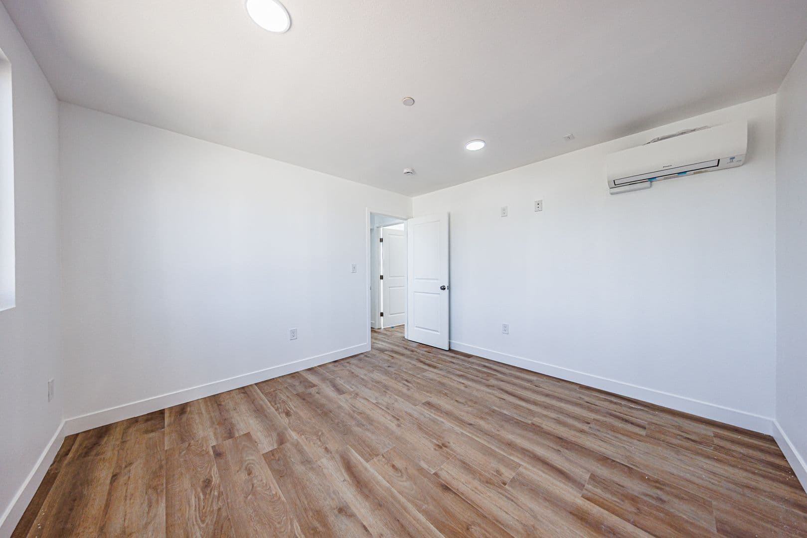 Los Angeles Townhome: 5327 Geer St