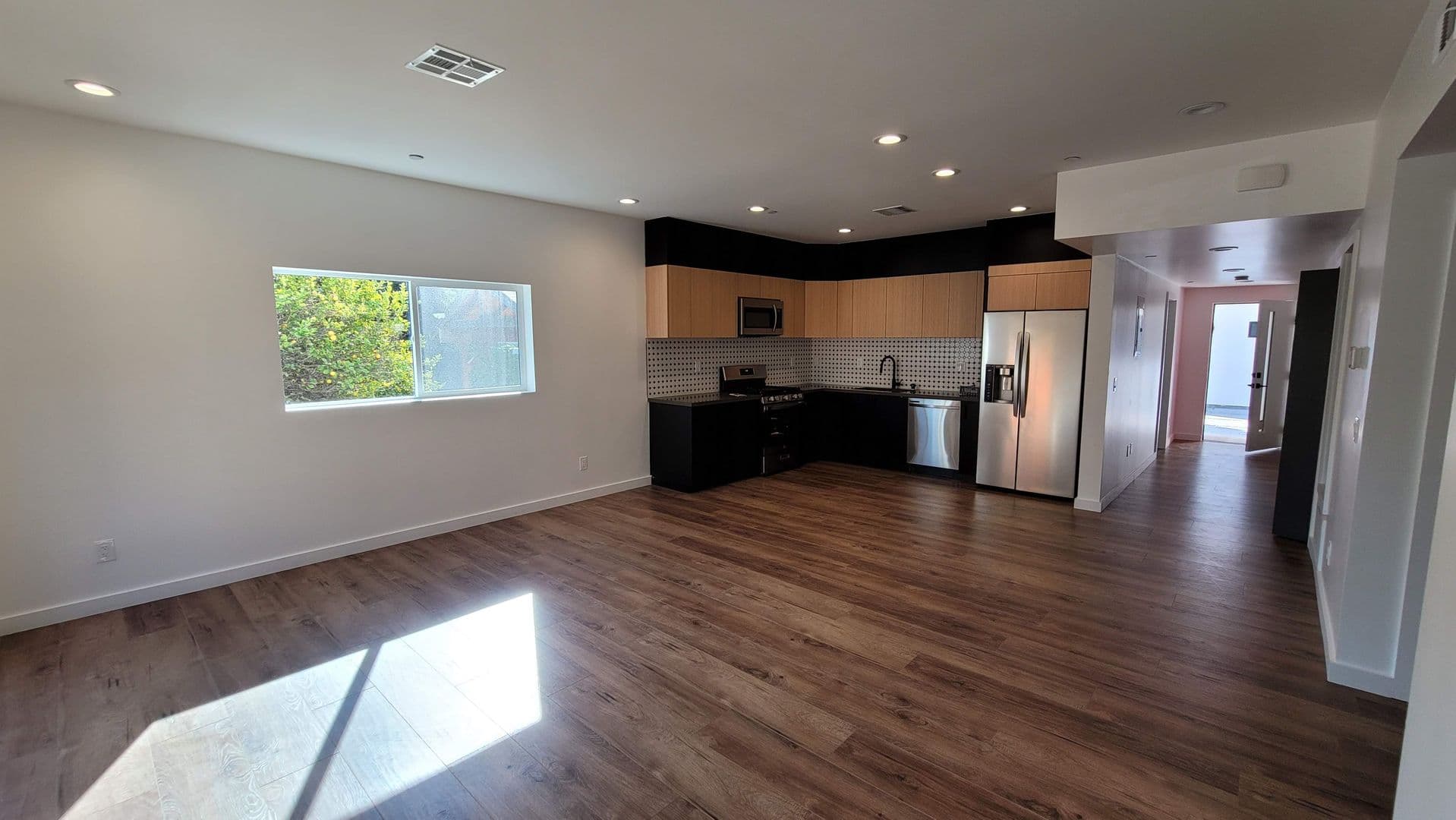 North Hollywood Apartment: 6034 Craner Ave