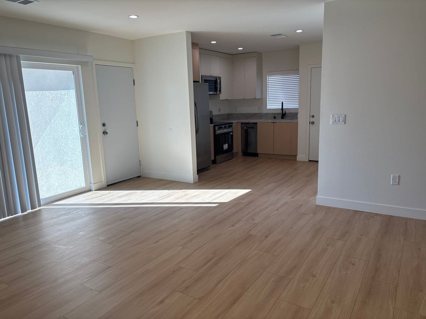 Sun Valley House: 11246 Lull Street