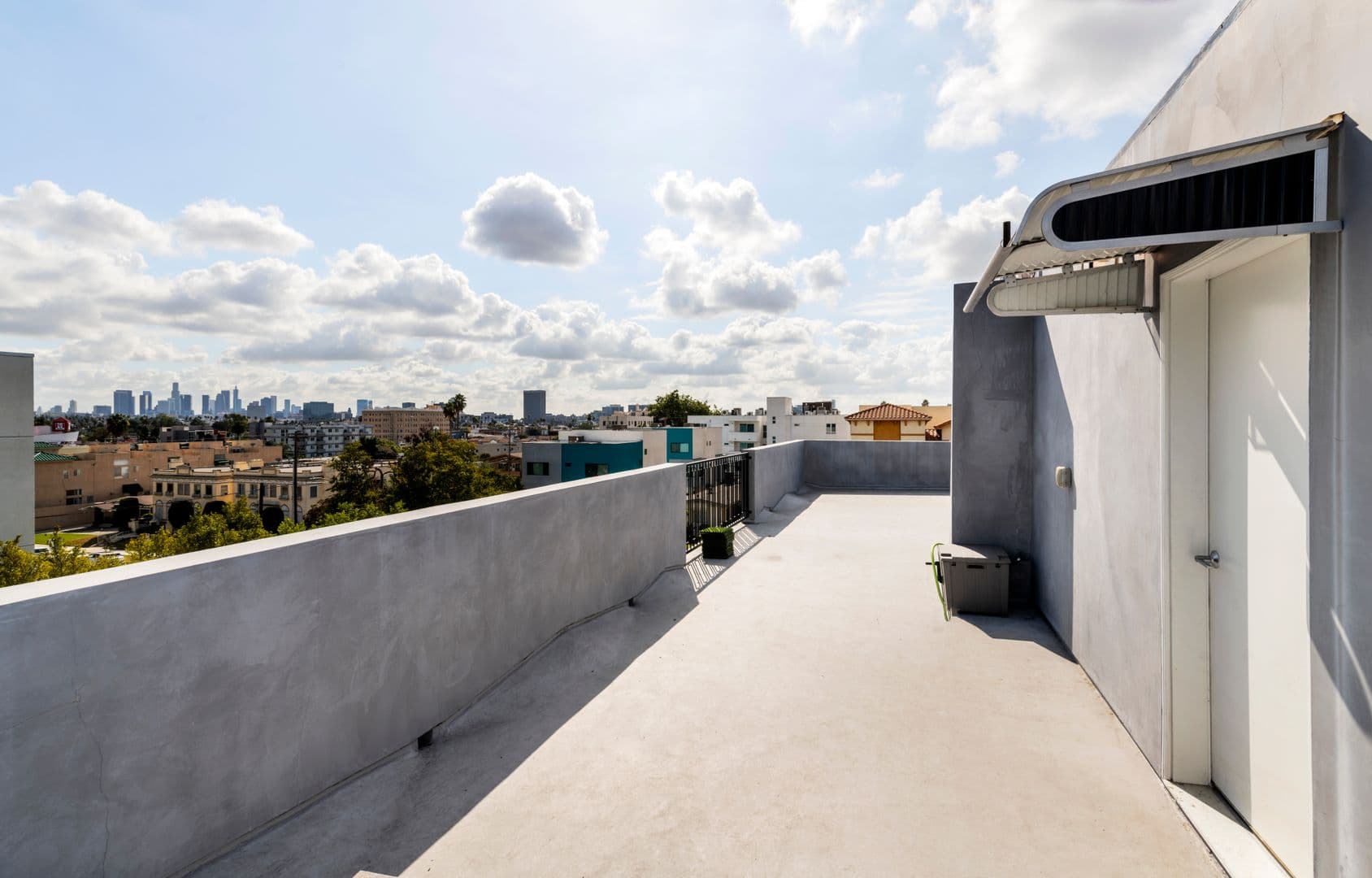 Los Angeles Apartment: 4815 Elmwood Ave