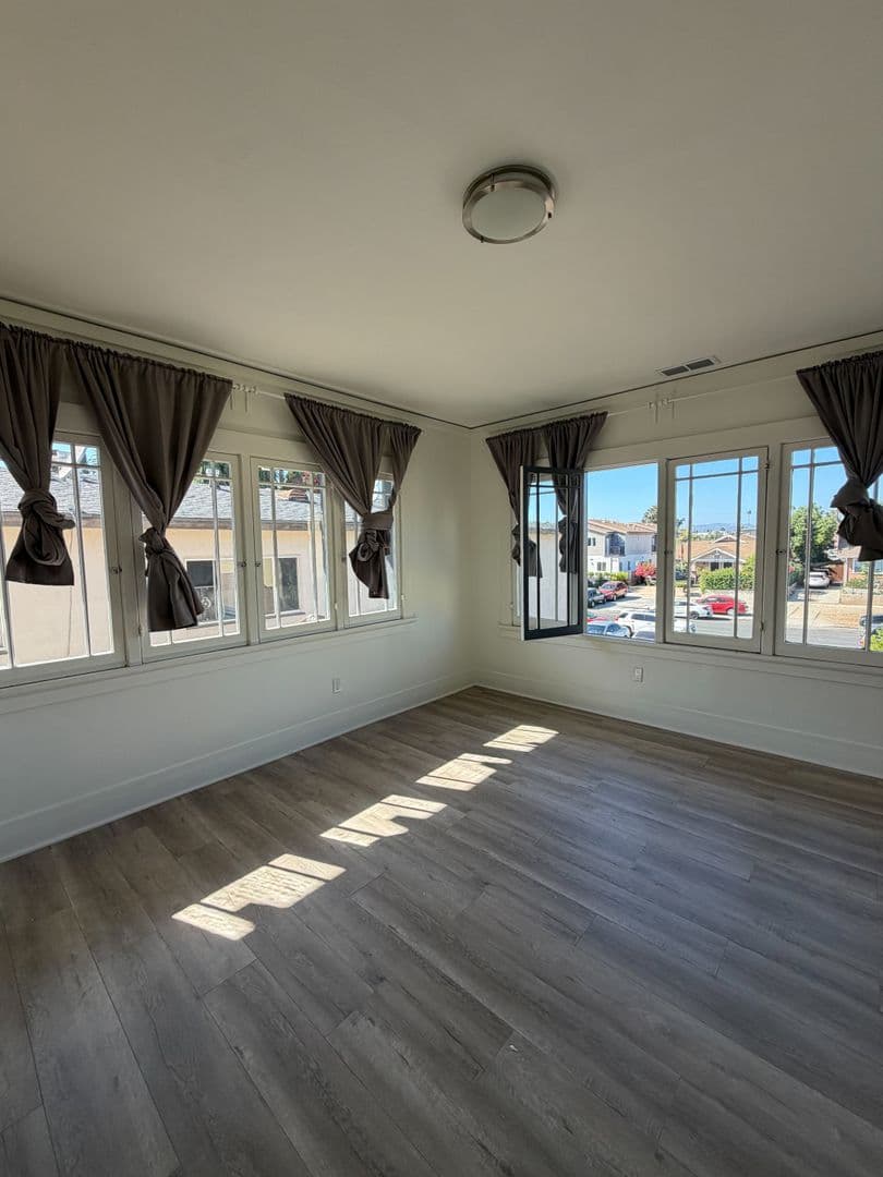 Los Angeles Apartment: 1112 Browning Blvd