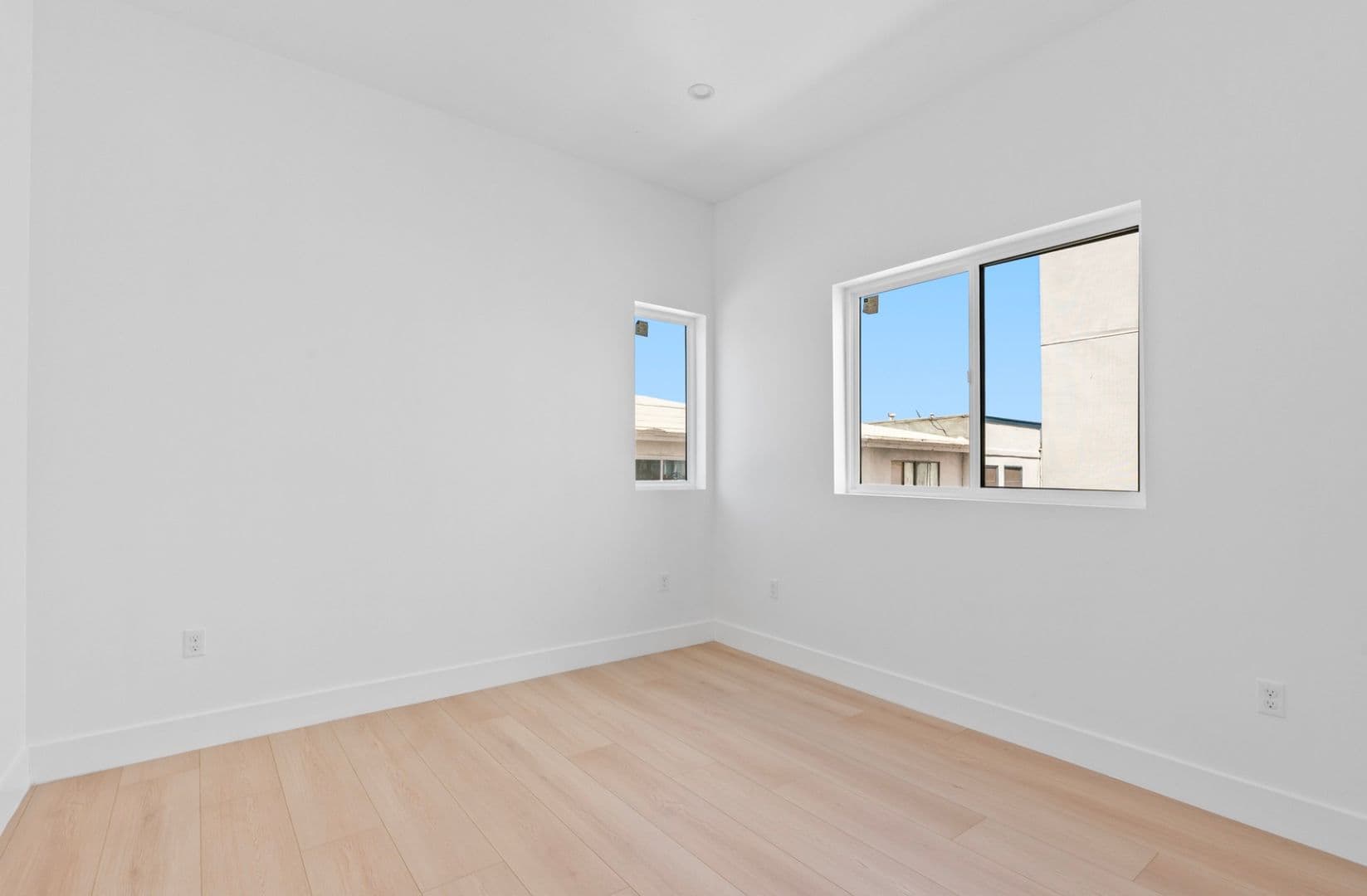 Los Angeles Townhome: 2637 S Garth Ave