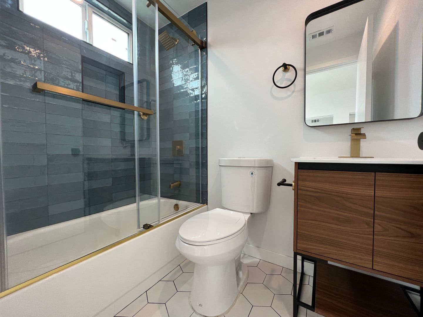Los Angeles Apartment: 5526 Blackwelder St