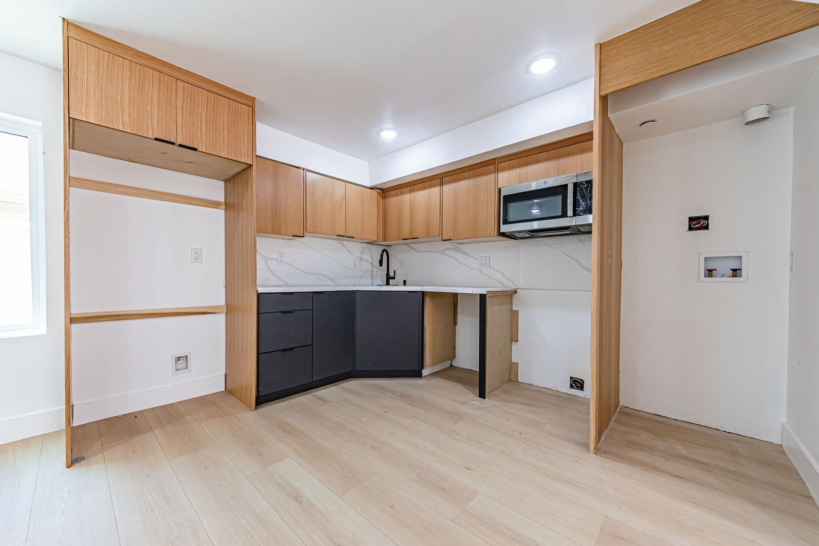 Los Angeles Apartment: 1557 S Ogden Dr