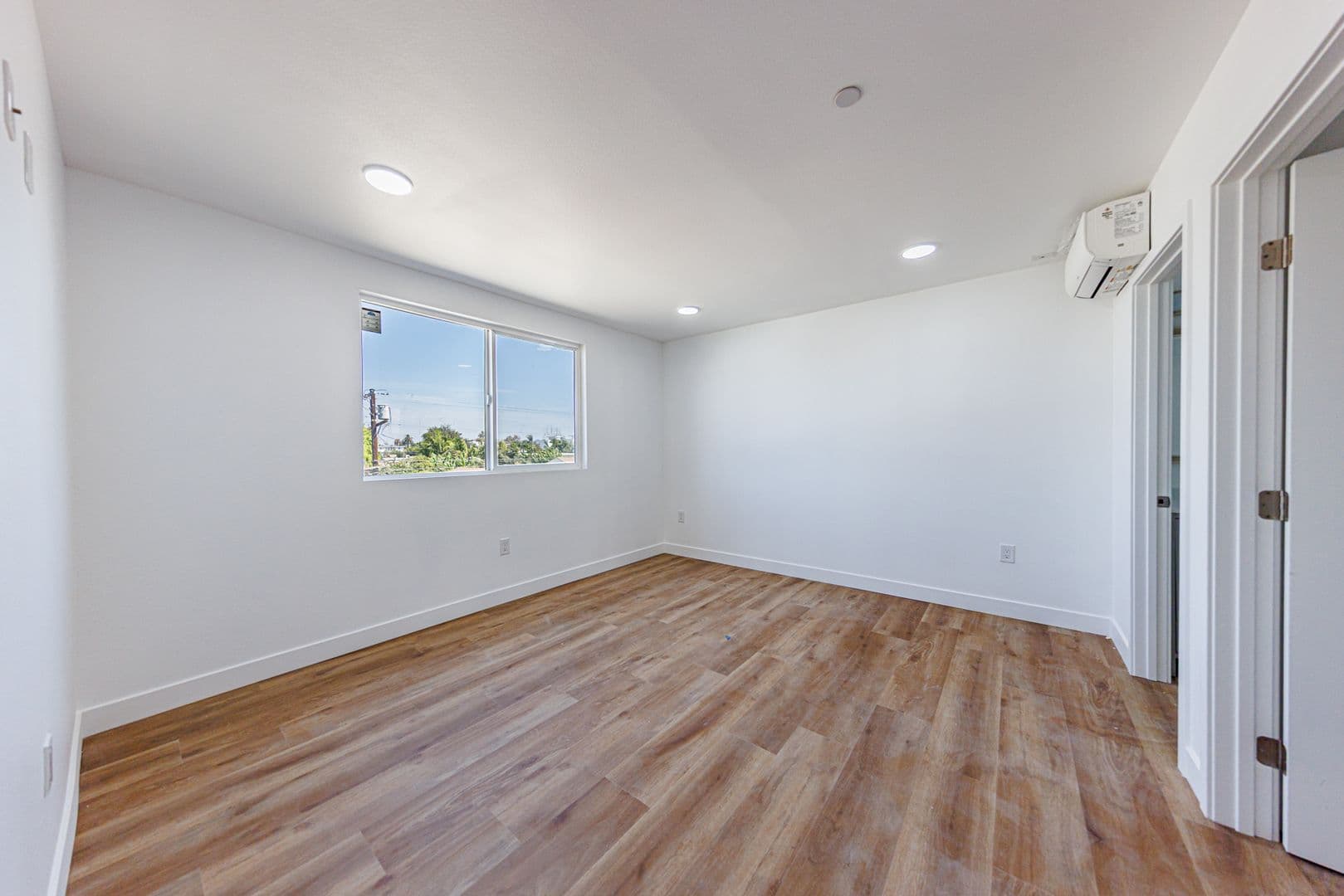 Los Angeles Townhome: 5327 Geer St