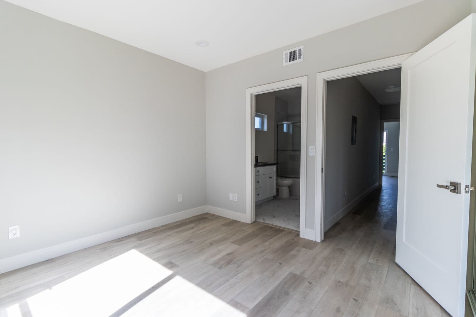 North Hollywood Townhome: 5132 Riverton Ave