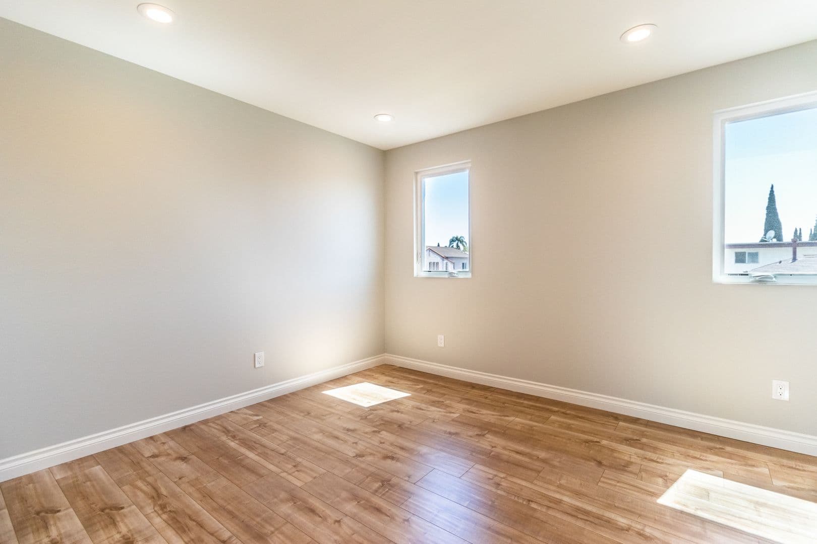 Los Angeles Apartment: 1737 S Longwood Ave