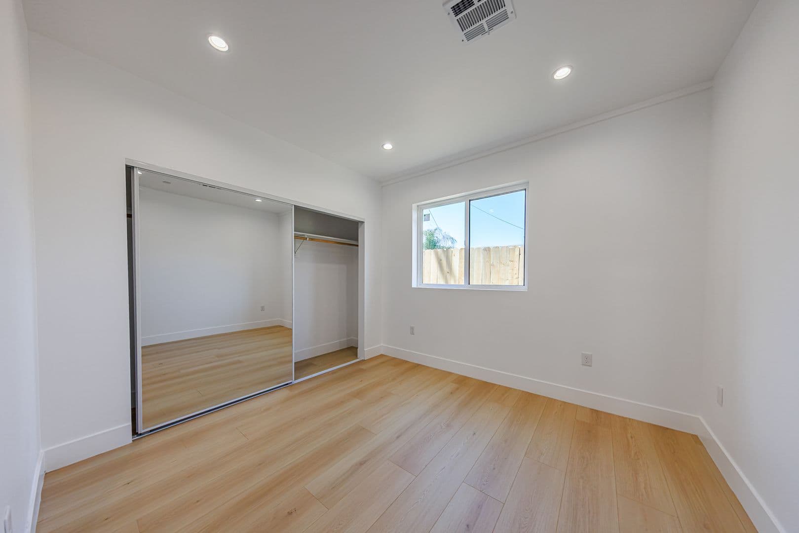 Los Angeles Apartment: 1259 S. Longwood Ave