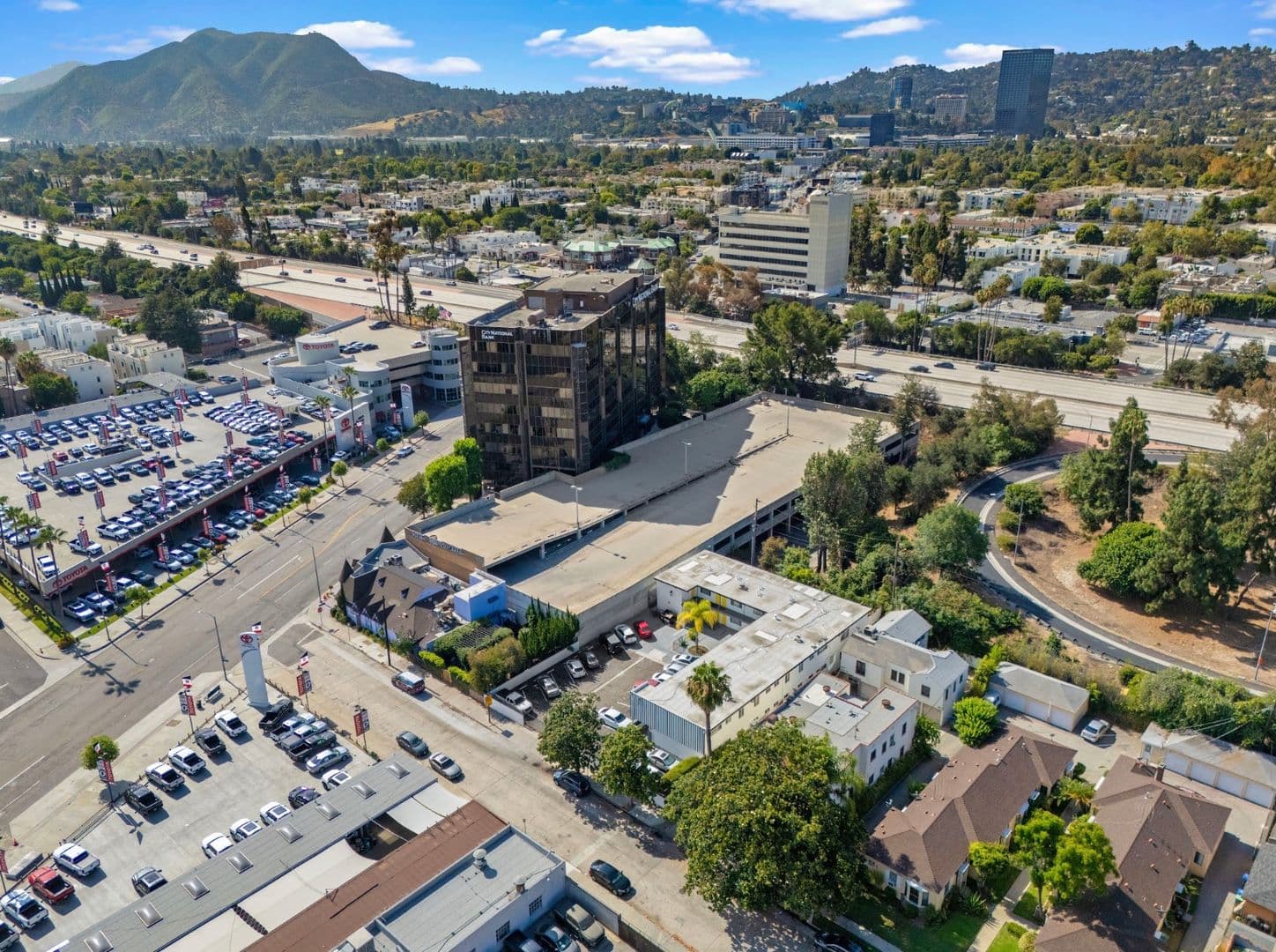 North Hollywood Apartment: 10926 Hortense St