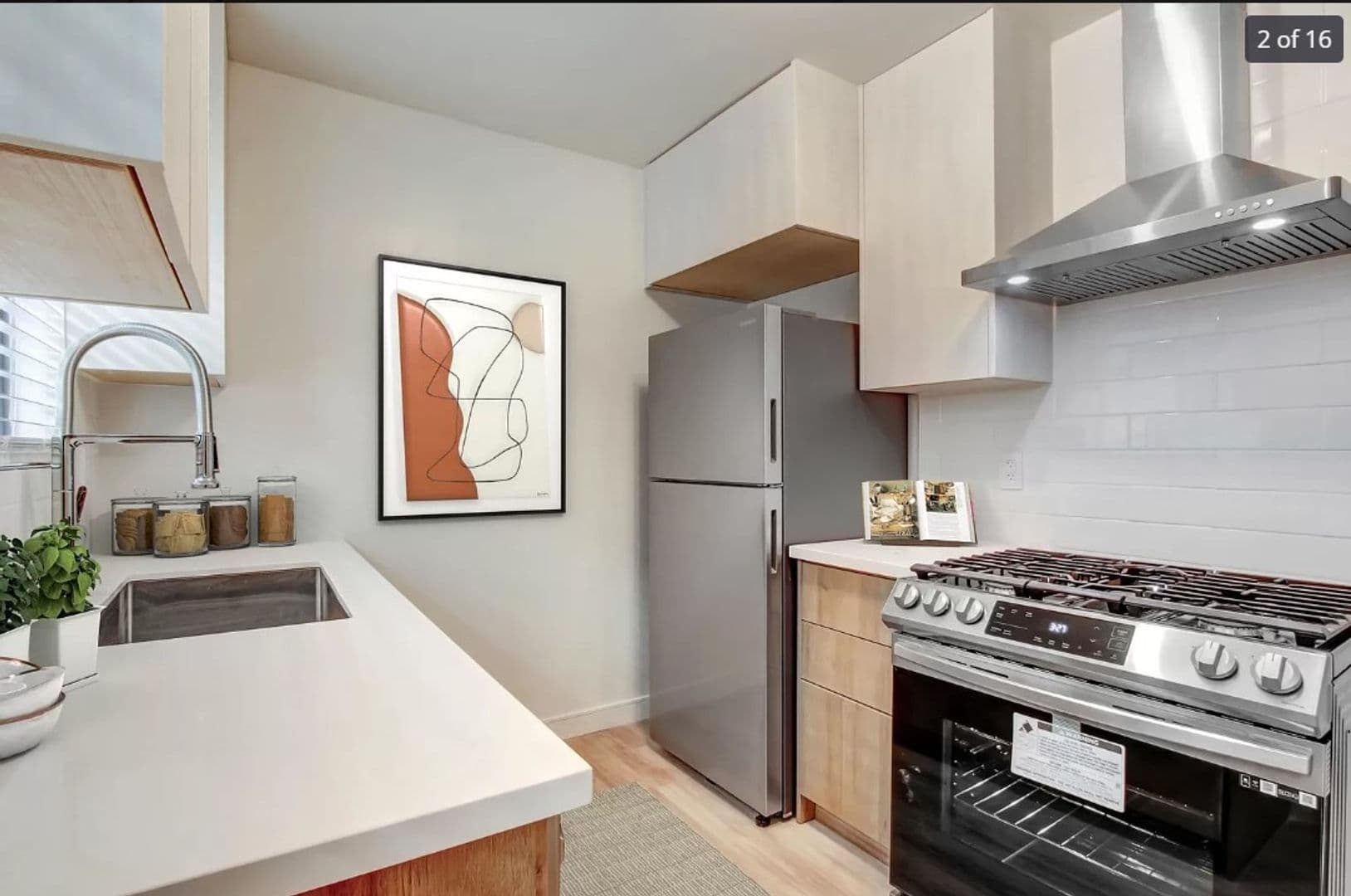 Burbank Apartment: 2001 Peyton Ave