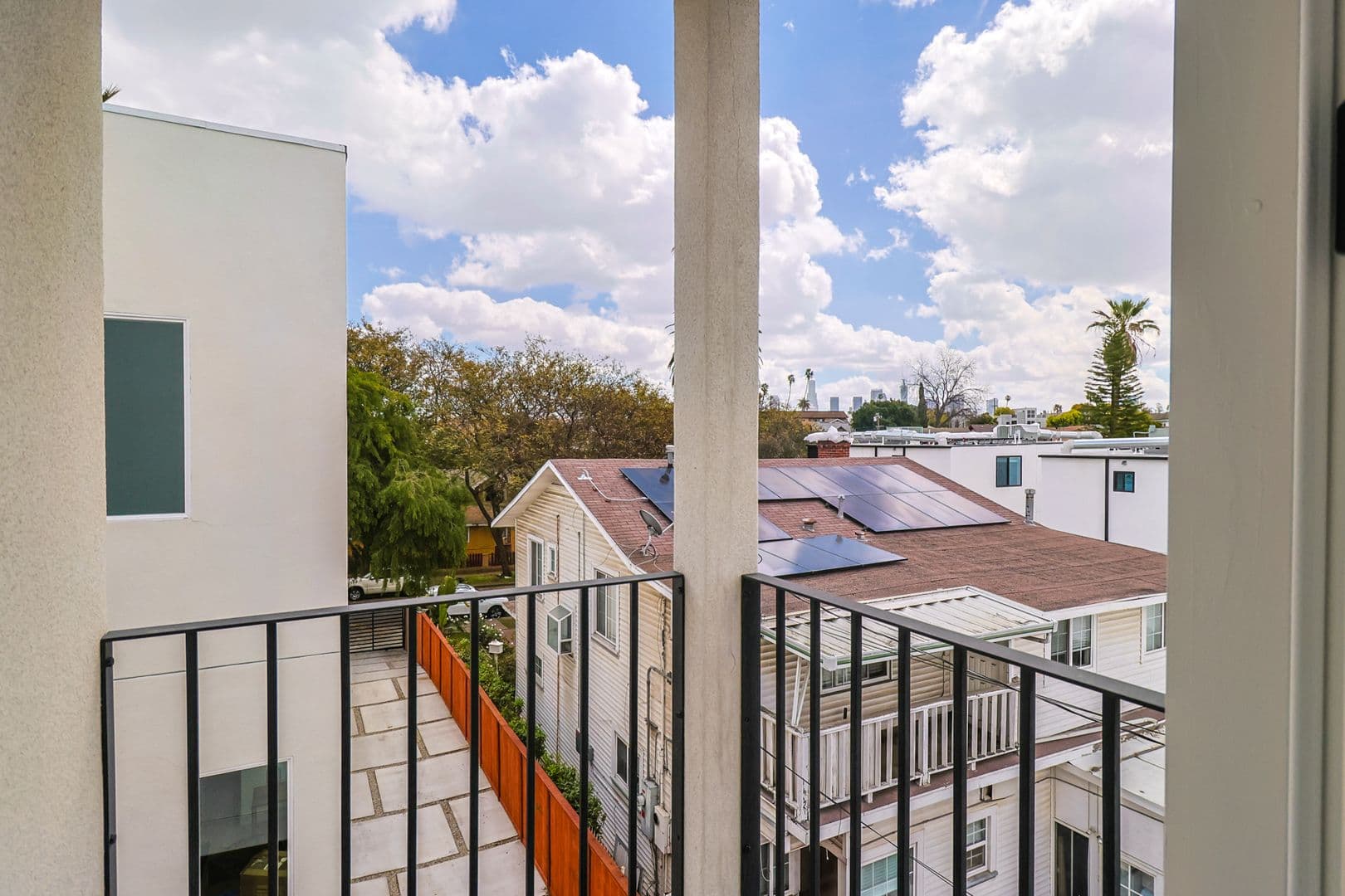 Los Angeles Apartment: 161 S Hoover St