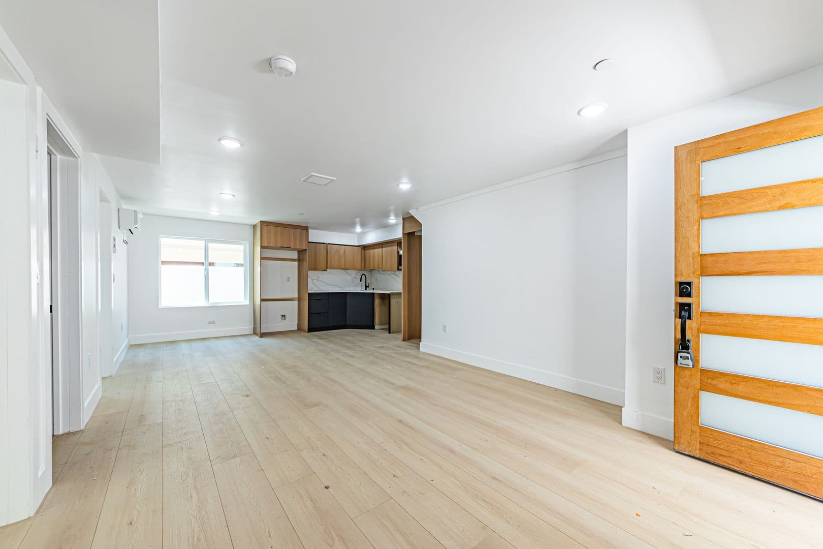 Los Angeles Apartment: 1557 S Ogden Dr