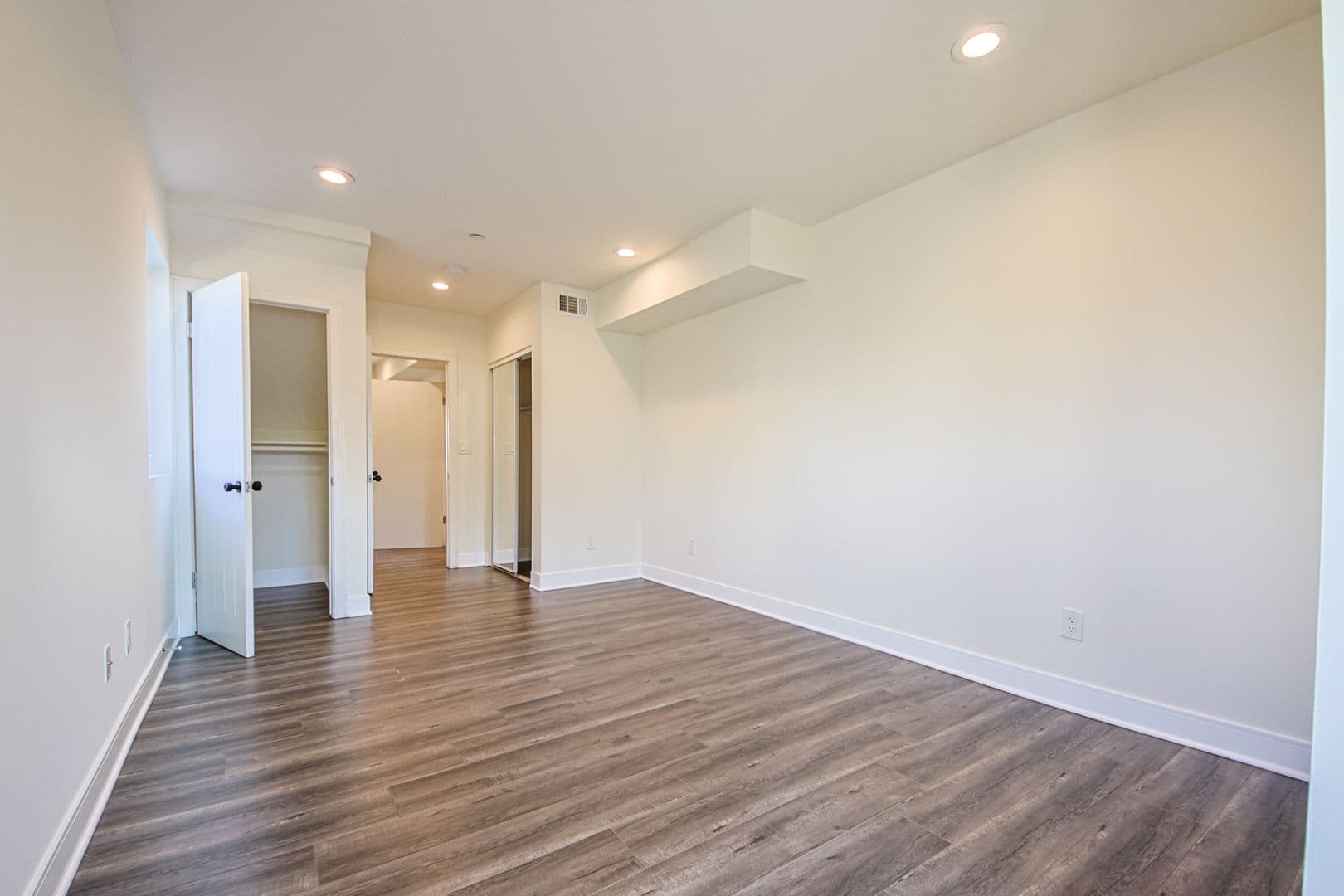 Los Angeles Apartment: 620 N Serrano Ave