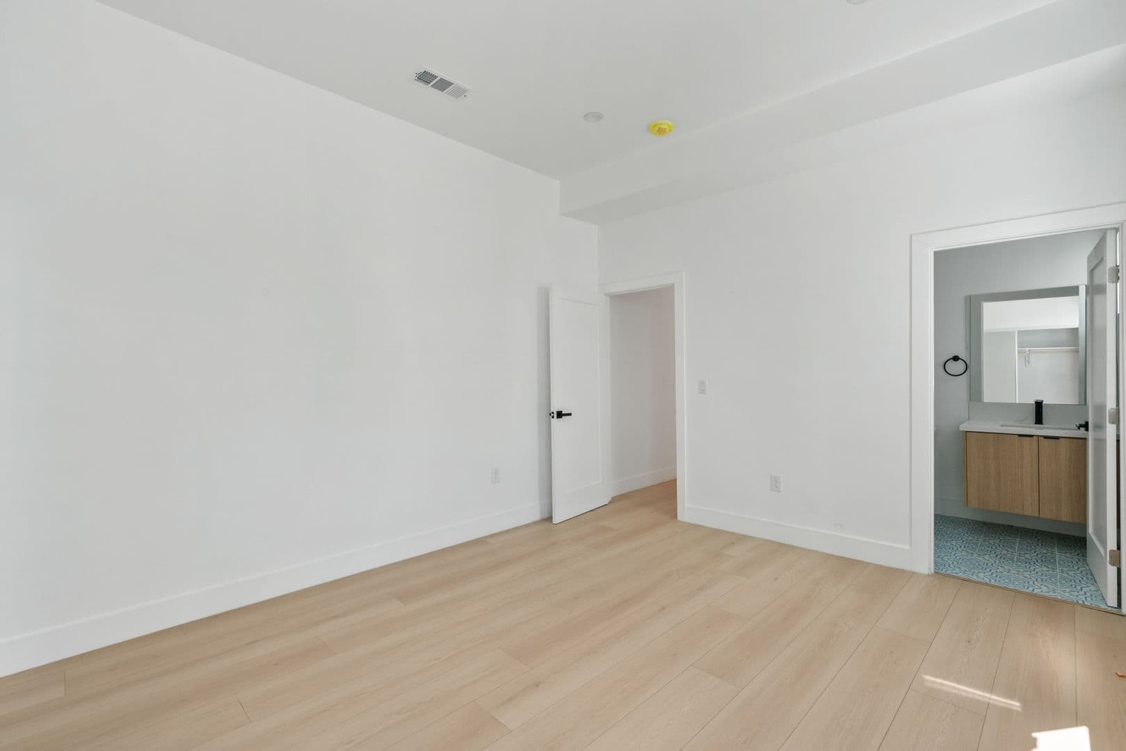 Los Angeles Townhome: 2637 S Garth Ave