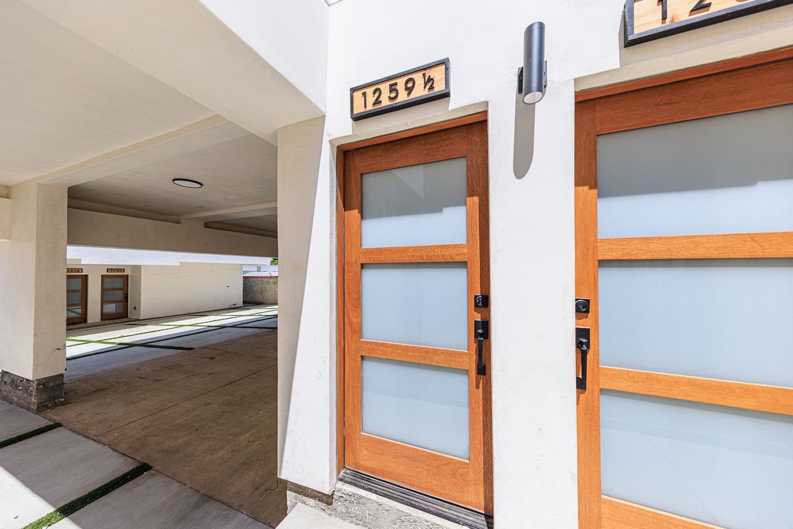 Los Angeles Apartment: 1259 S. Longwood Ave
