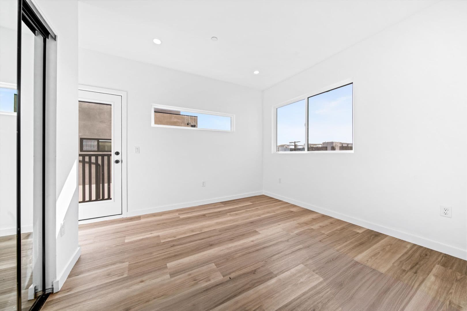 Los Angeles Apartment: 4654 Lomita St