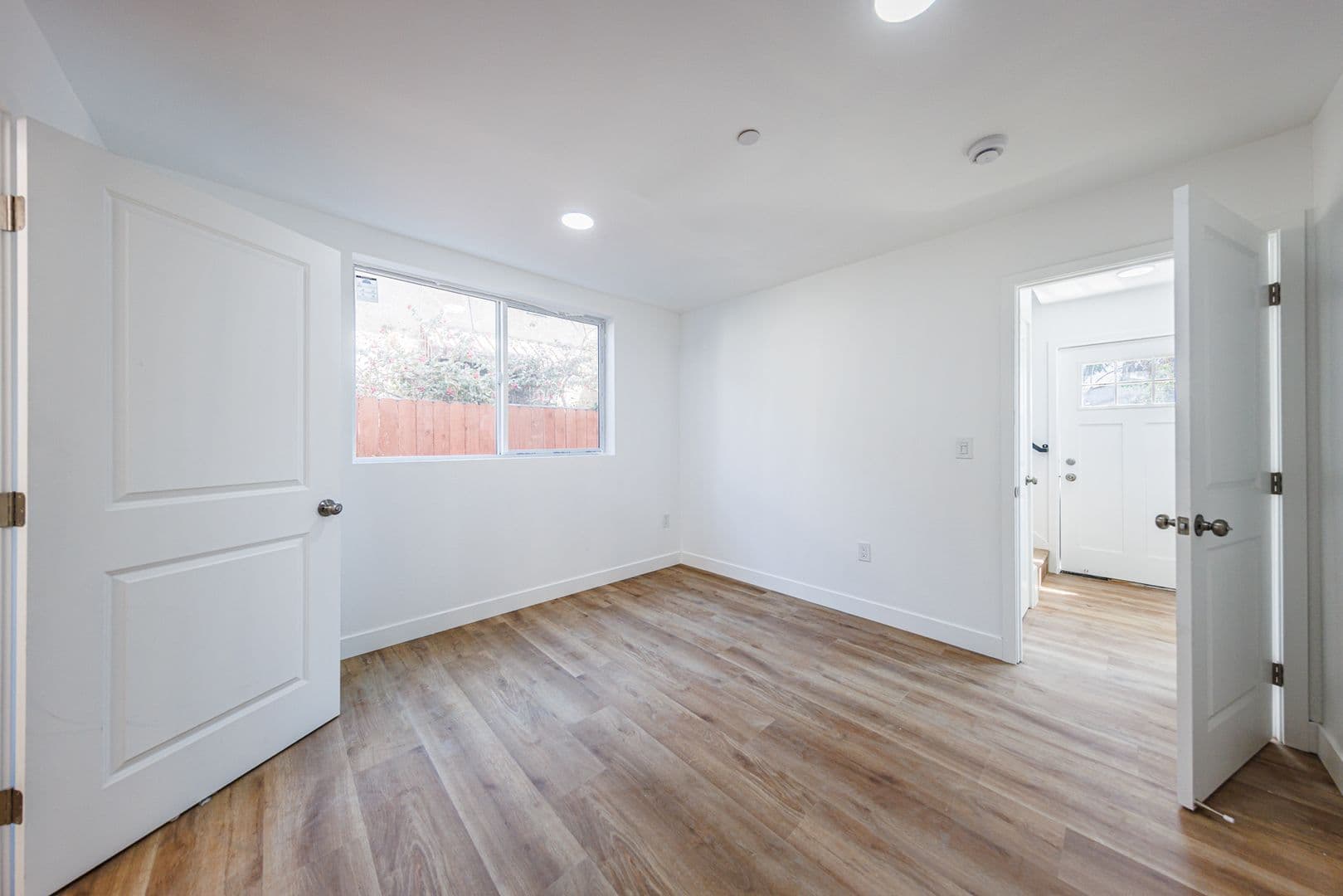 Los Angeles Townhome: 5327 Geer St