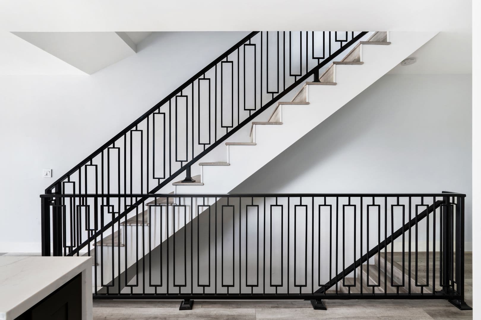 Los Angeles Apartment: 4815 Elmwood Ave