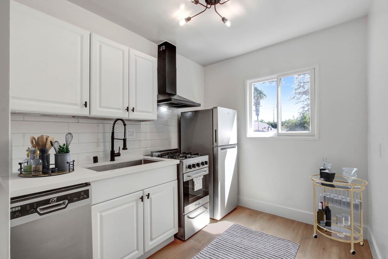Burbank Apartment: 1300 W Olive Ave