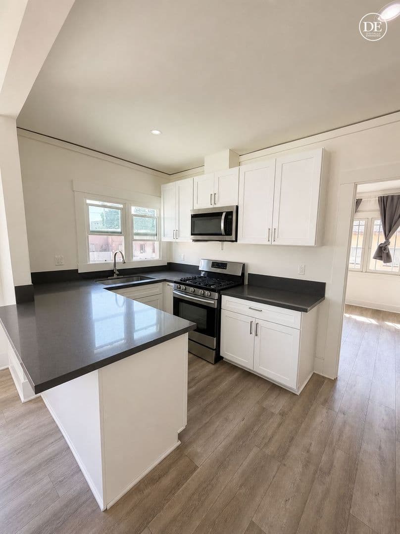 Los Angeles Apartment: 1112 Browning Blvd