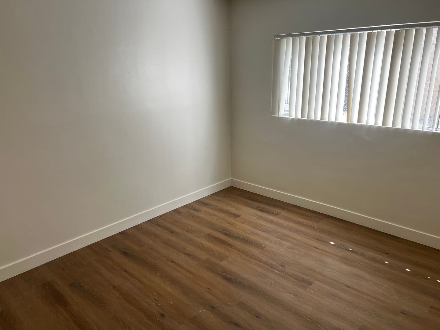 Burbank Apartment: 7603 North Hollywood Way