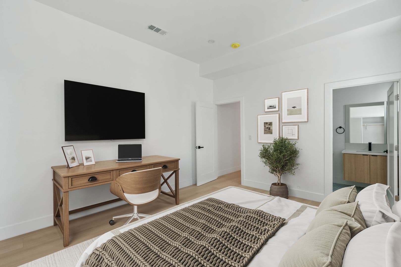 Los Angeles Townhome: 2637 S Garth Ave