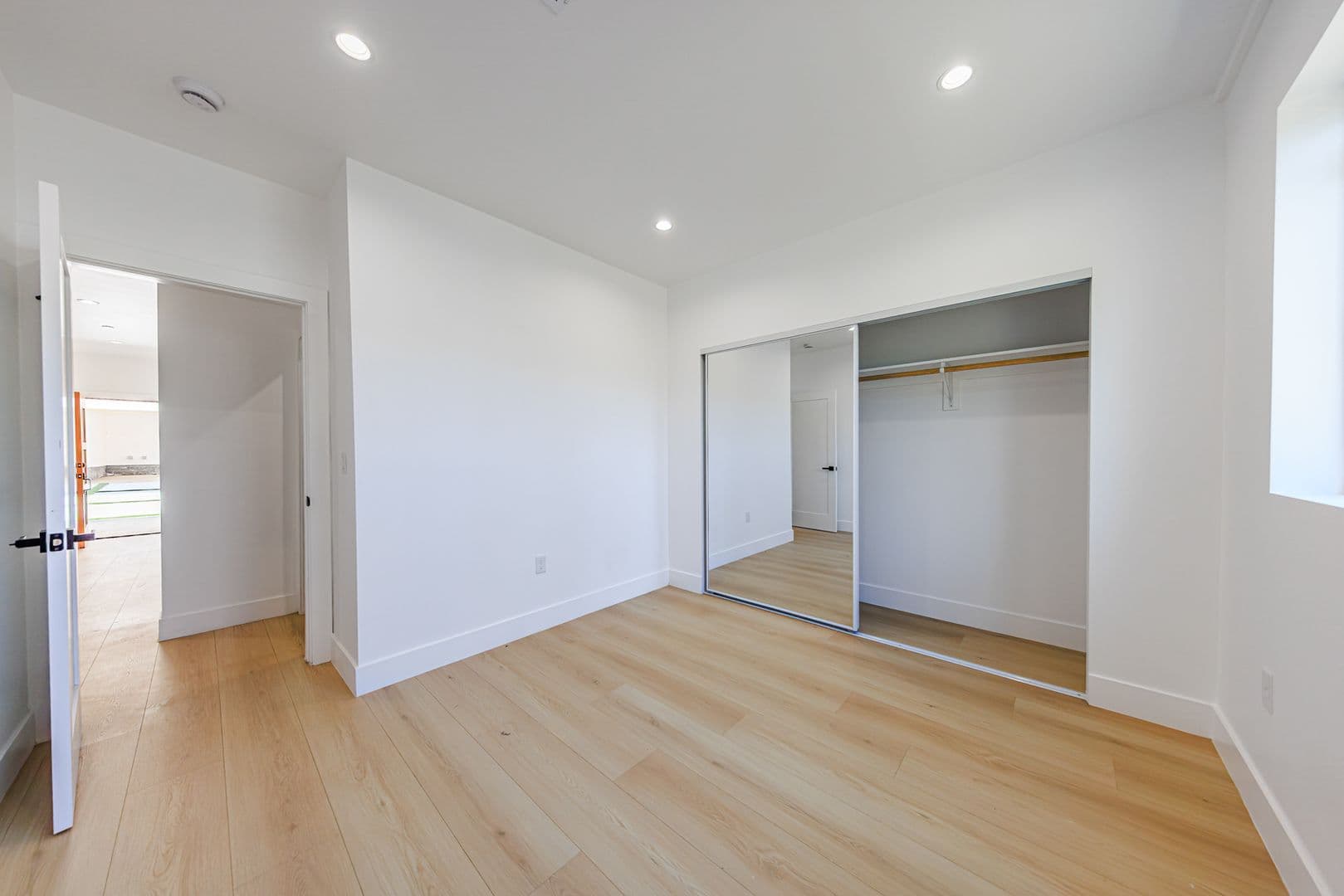 Los Angeles Apartment: 1259 S. Longwood Ave