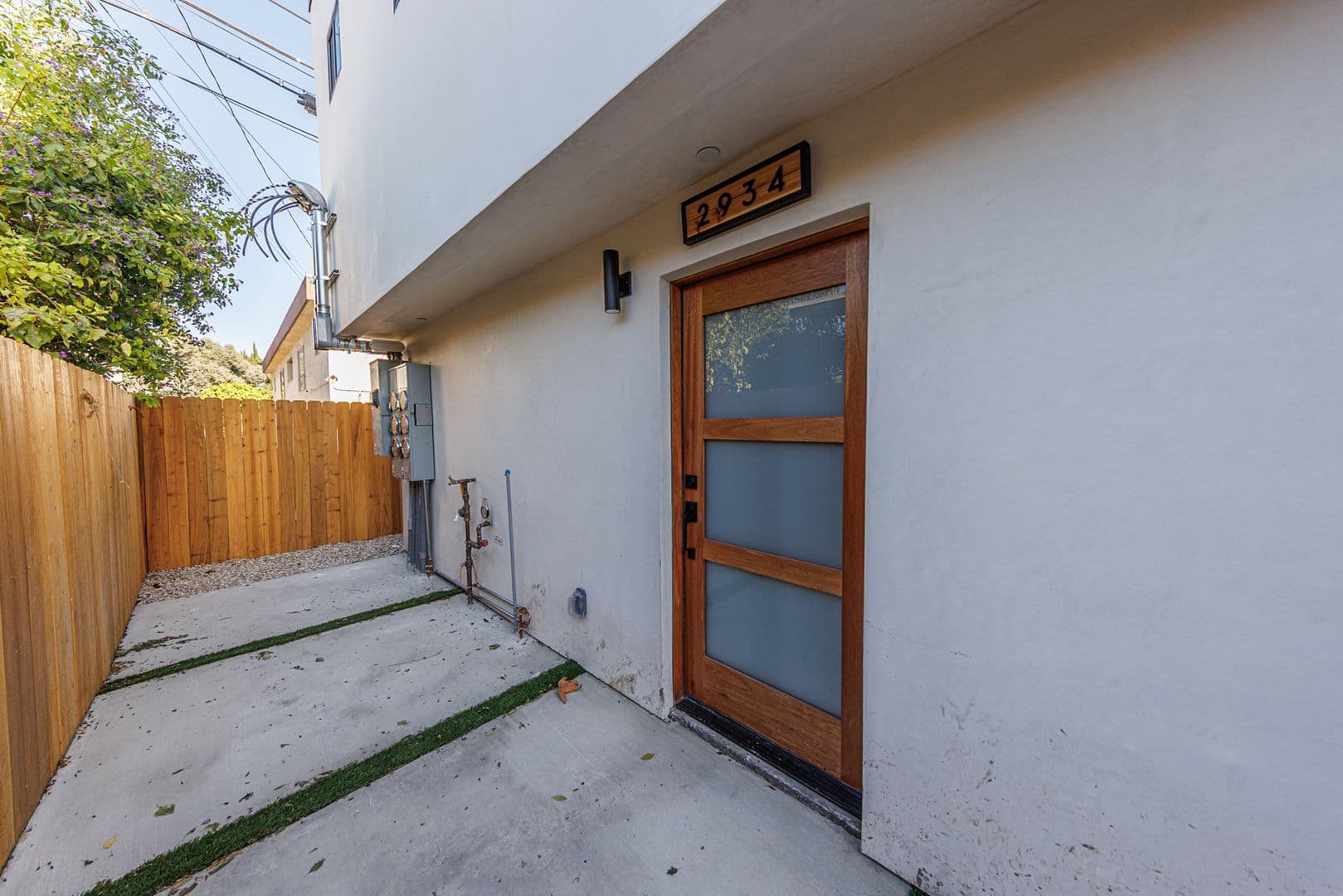 Los Angeles, CA Apartment: 2938 S. Sycamore Ave