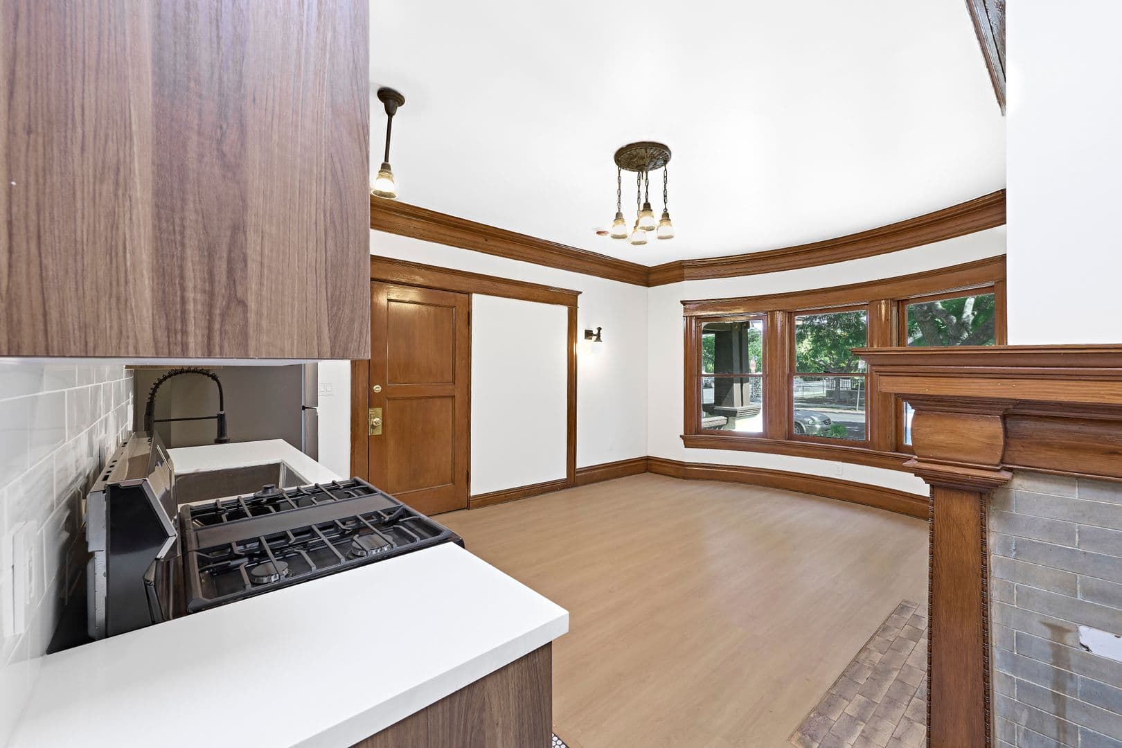 Los Angeles Apartment: 2703 Raymond Ave