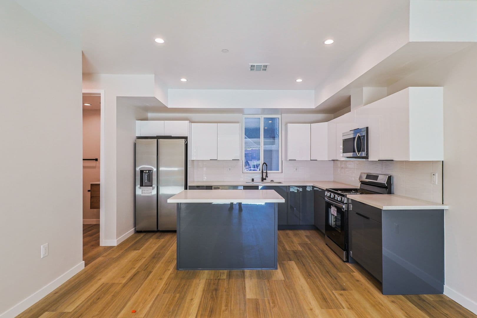 Los Angeles Apartment: 5517 Glennie Ln
