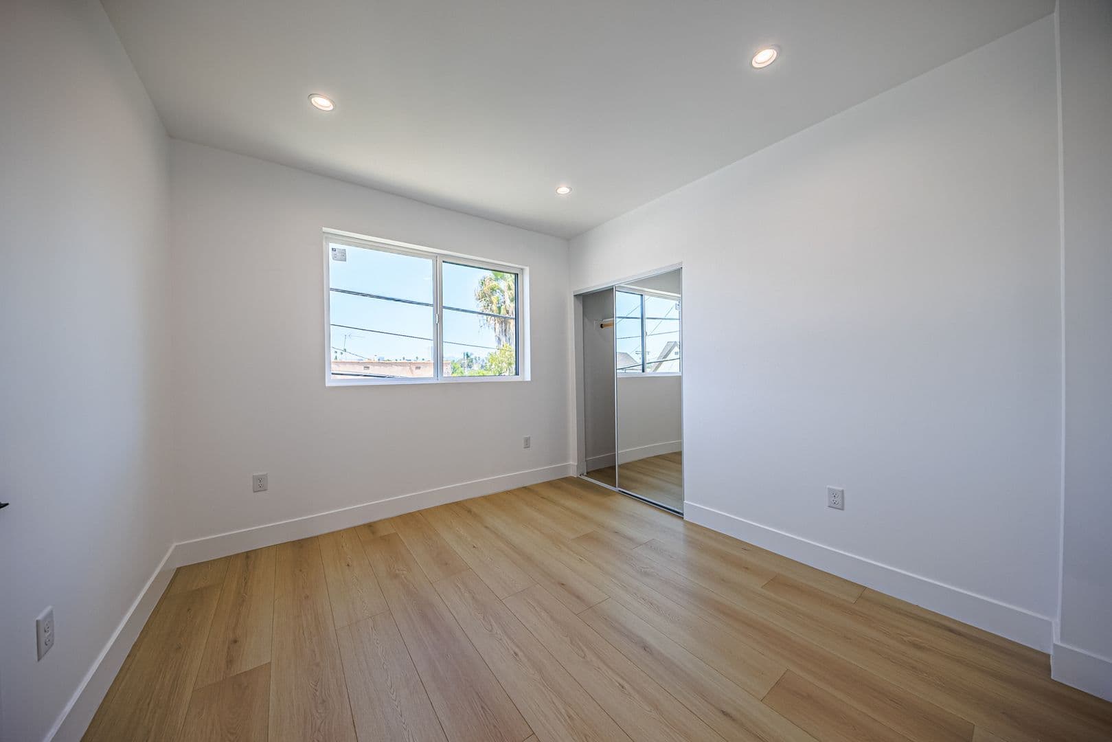 Los Angeles Apartment: 1259 S. Longwood Ave