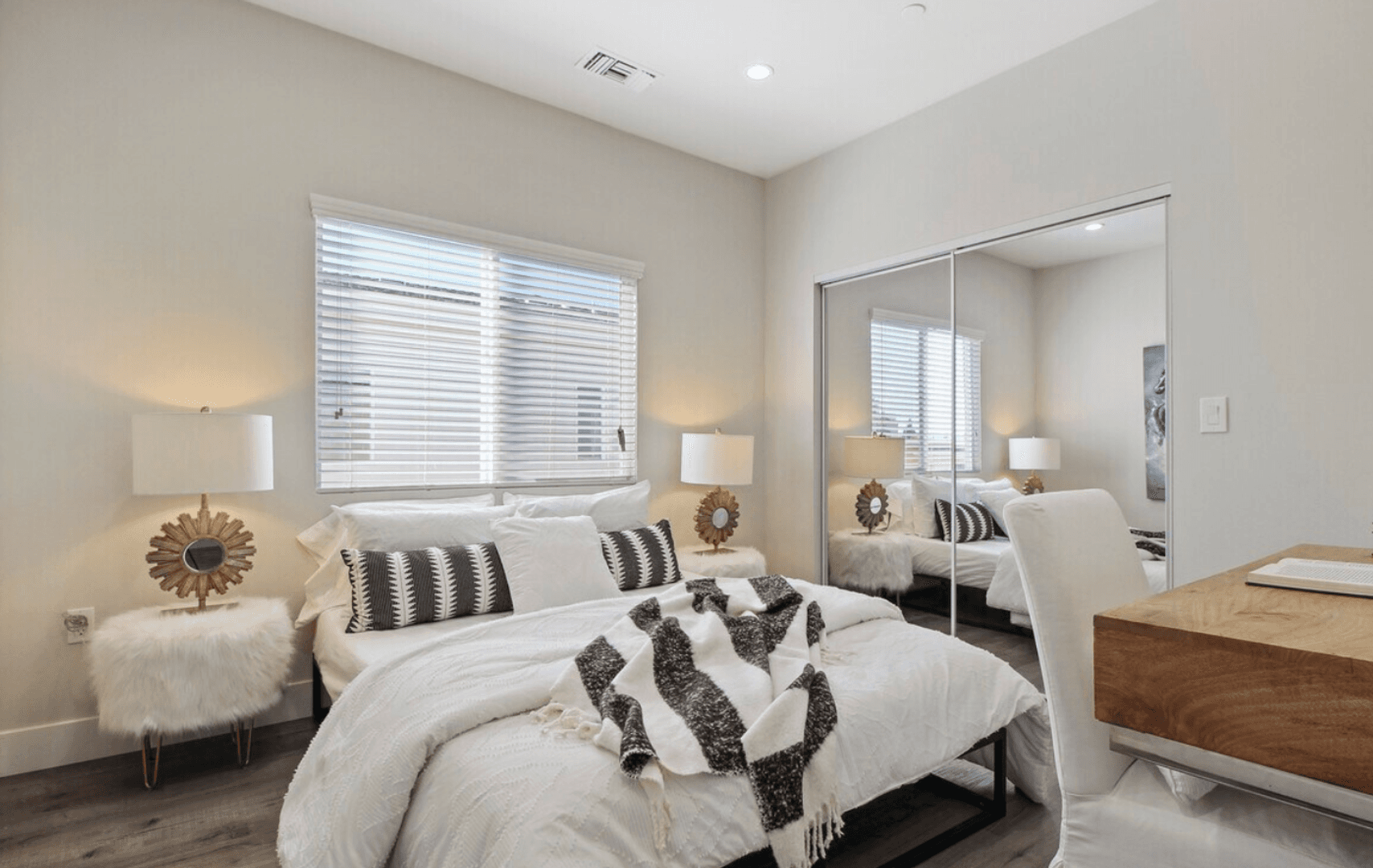 North Hollywood Apartment: 6841 Radford Ave