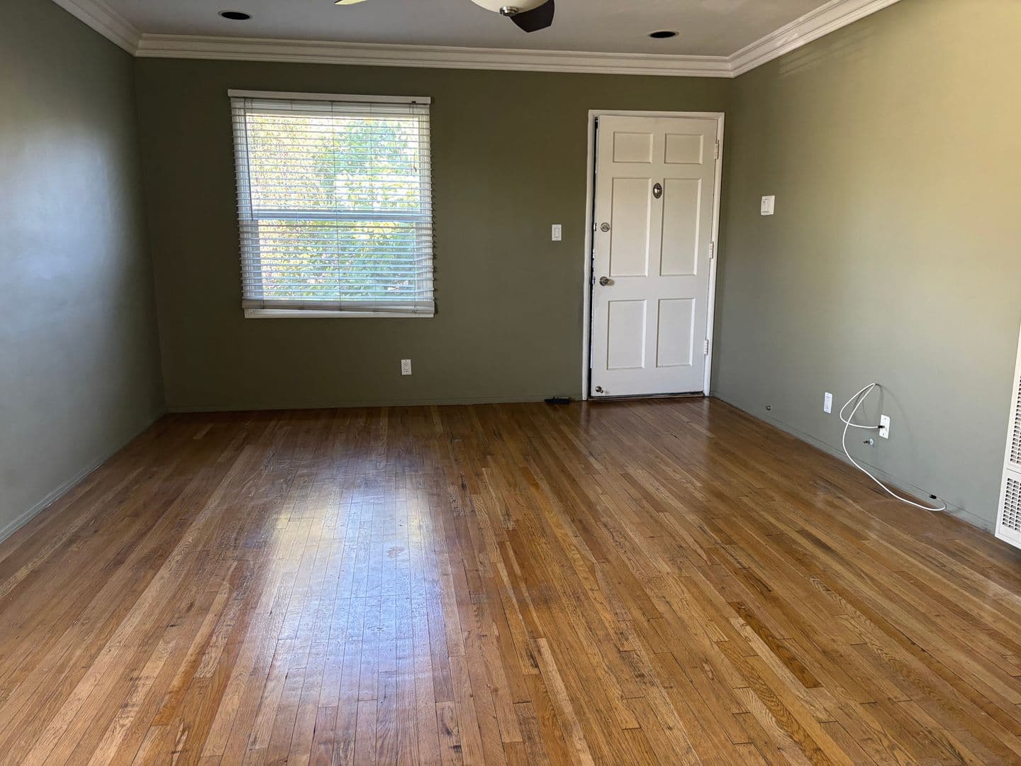 Burbank Apartment: 3718 W Chandler Blvd