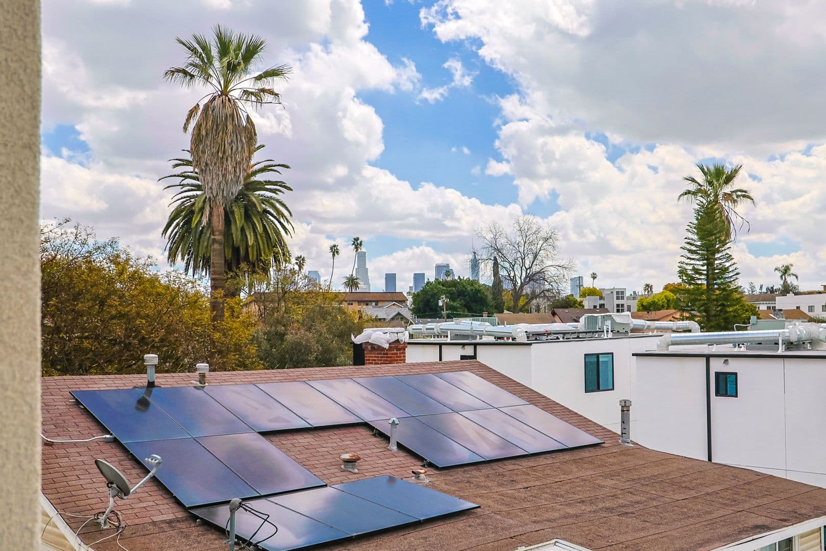 Los Angeles Apartment: 161 S Hoover St