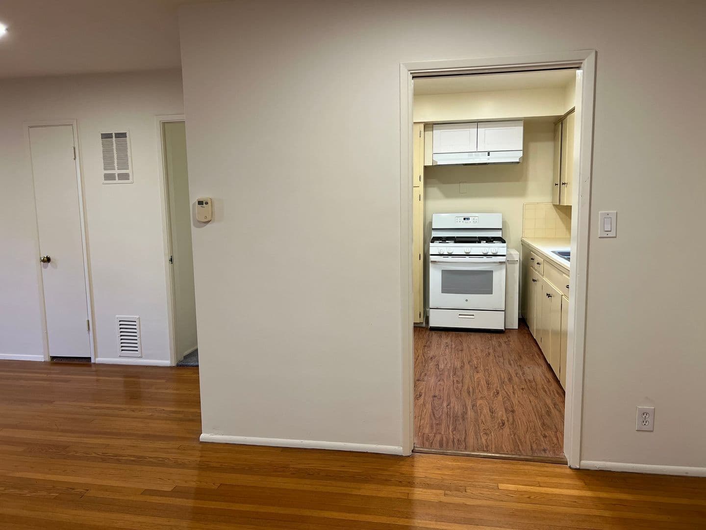 Pasadena Apartment: 295 W California Blvd