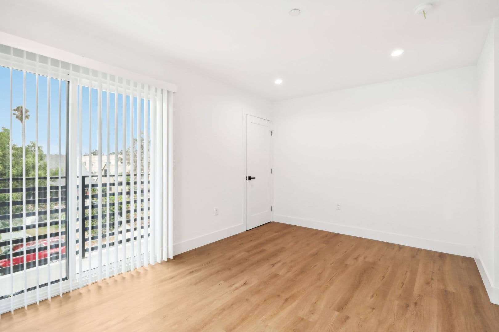 Los Angeles Apartment: 4512 St. Elmo Dr