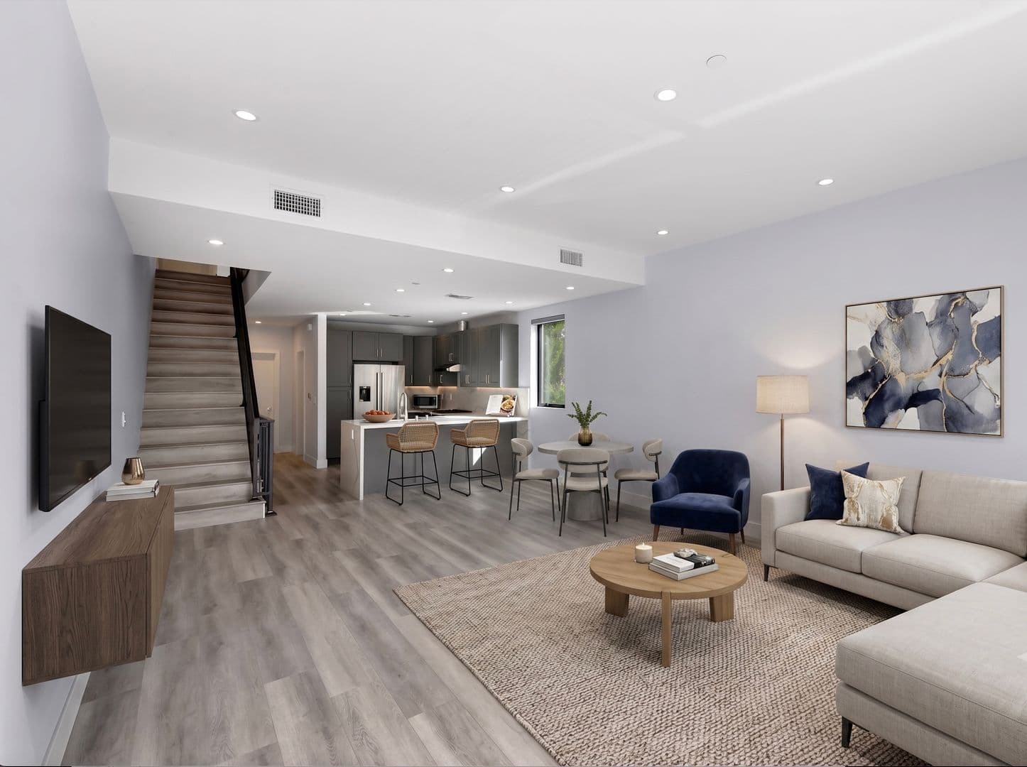 Los Angeles Apartment: 4815 Elmwood Ave