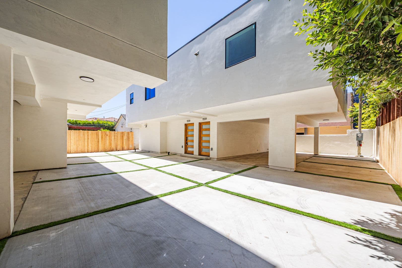 Los Angeles Apartment: 1557 S Ogden Dr