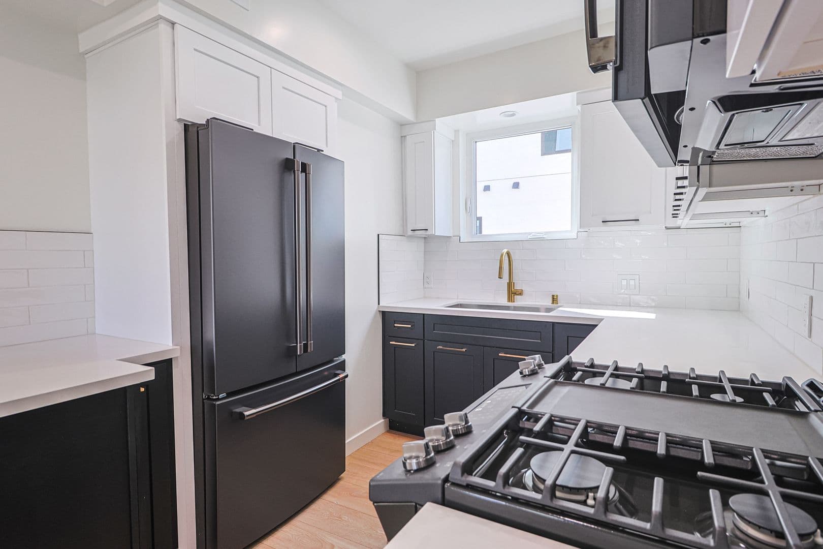 Los Angeles Apartment: 1227 N June St