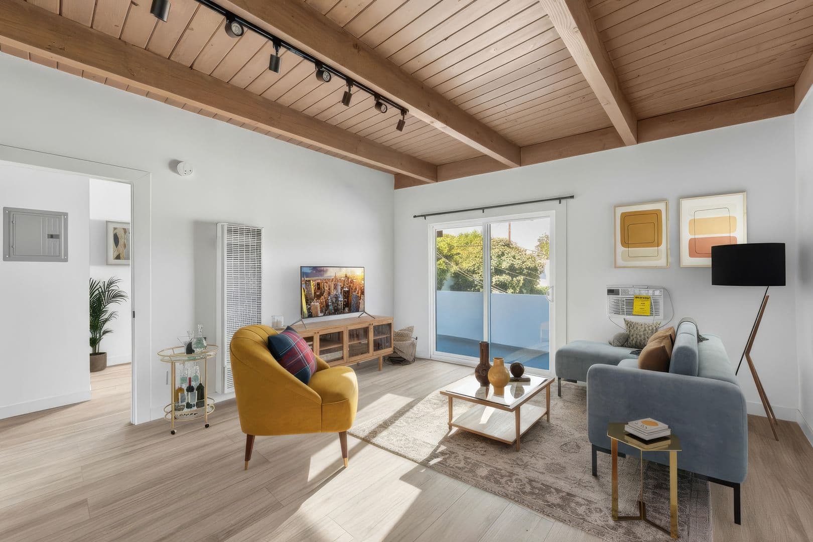 Los Angeles Apartment: 12121 Washington Pl