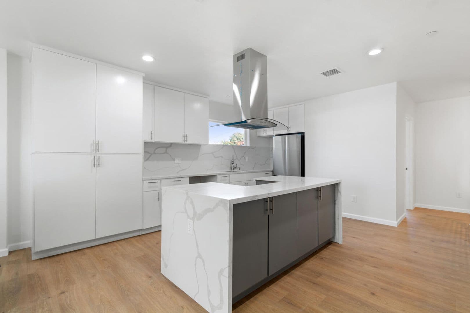 Los Angeles Apartment: 2638 Virginia Rd