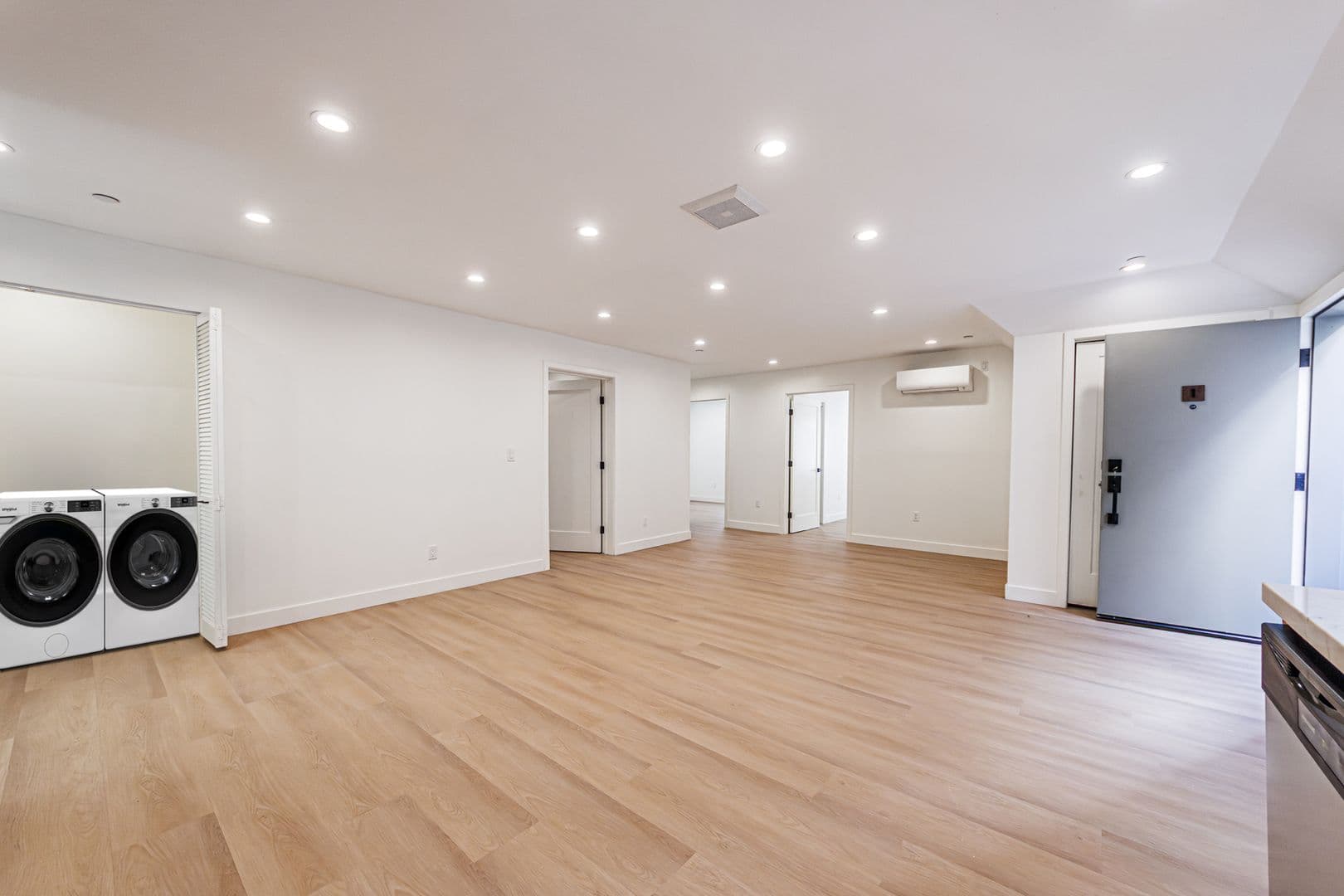 Los Angeles Apartment: 4220 W Adams Blvd