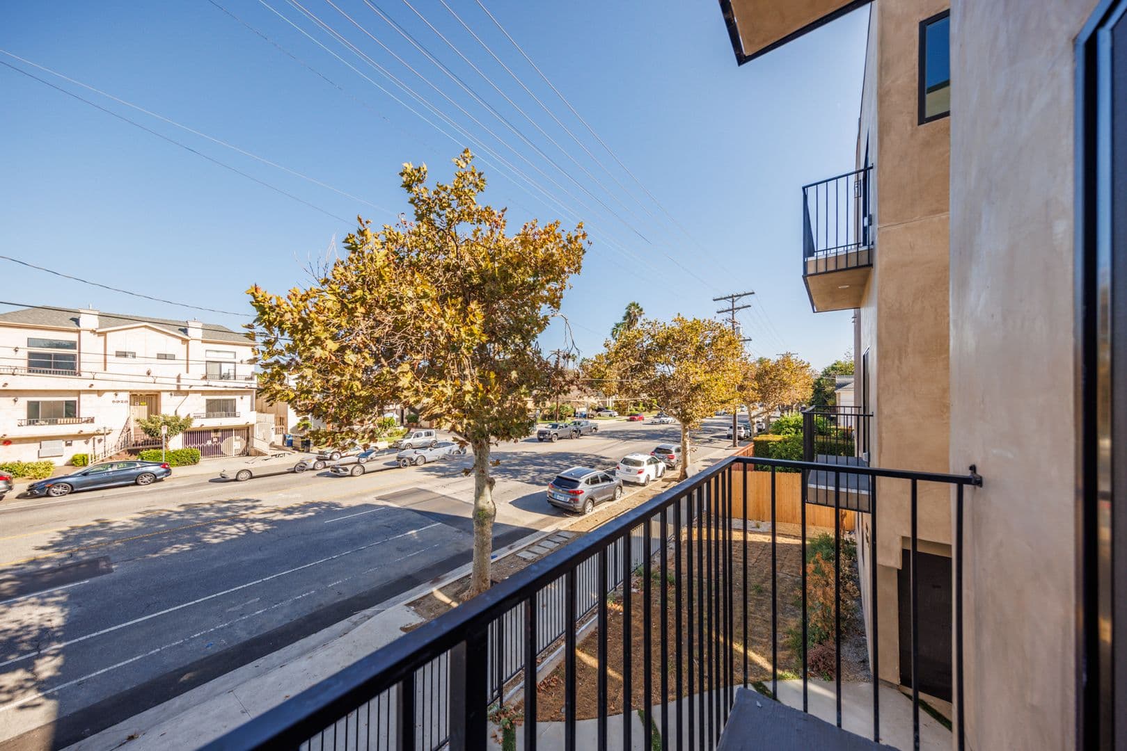 Sherman Oaks Apartment: 5931 Woodman Ave