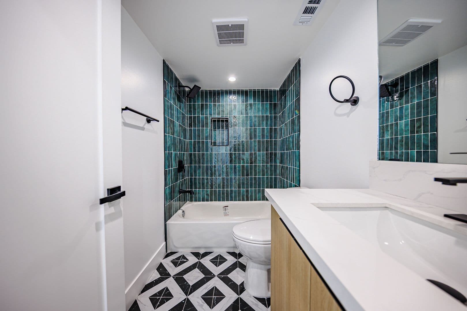 Los Angeles Apartment: 1259 S. Longwood Ave