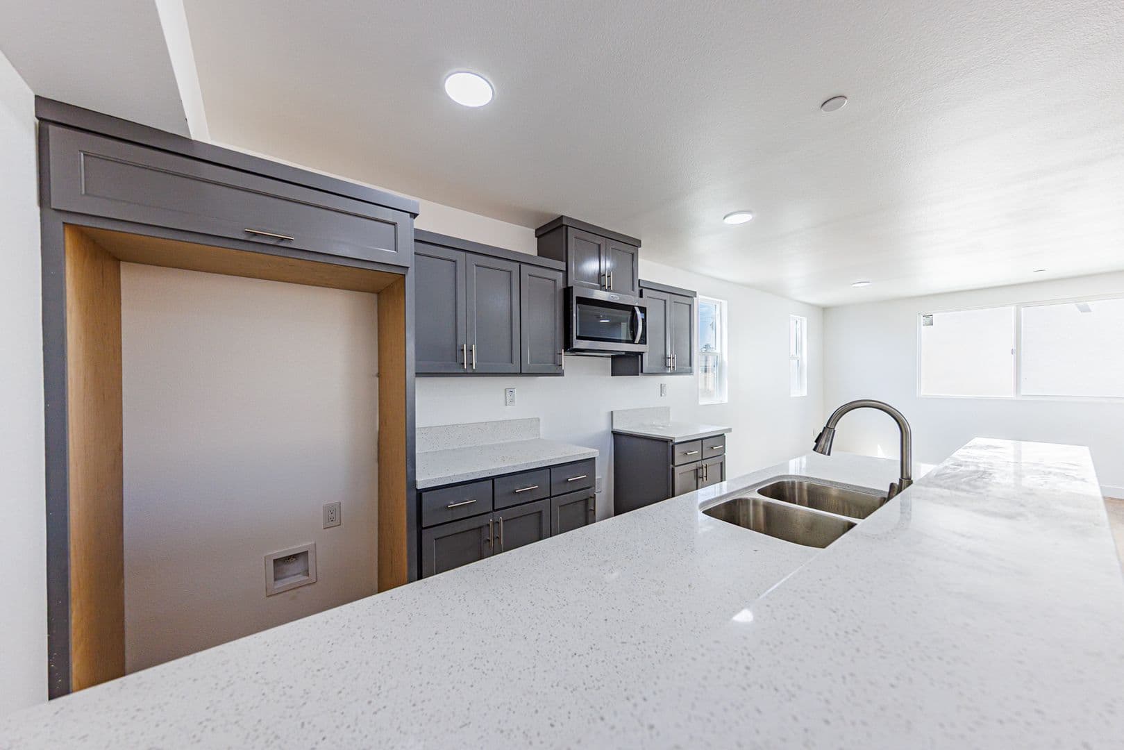 Los Angeles Townhome: 5327 Geer St