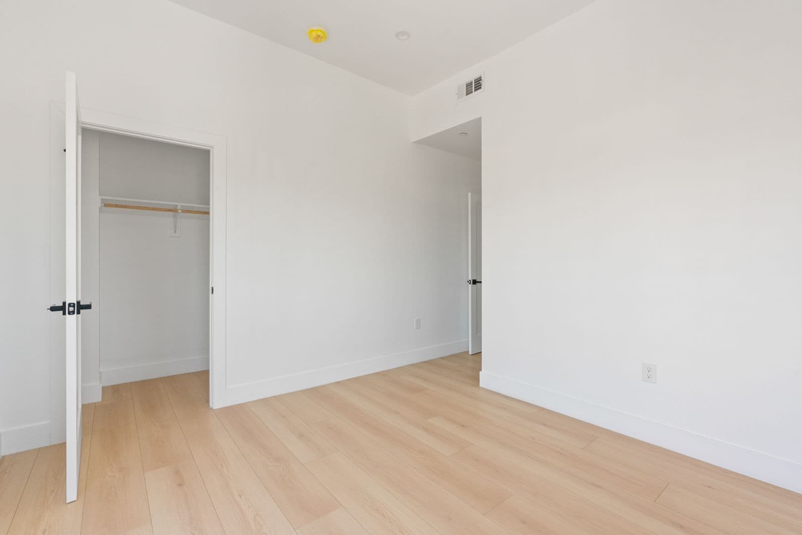 Los Angeles Townhome: 2637 S Garth Ave
