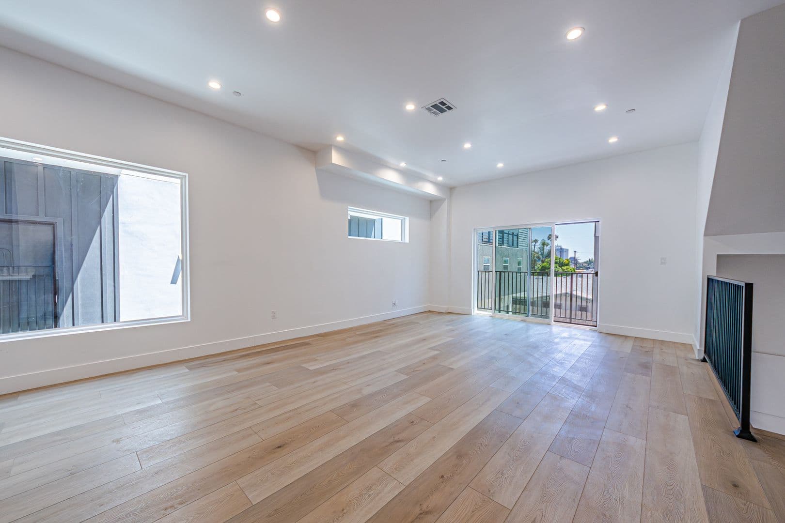 Los Angeles Apartment: 240 N Dillon St